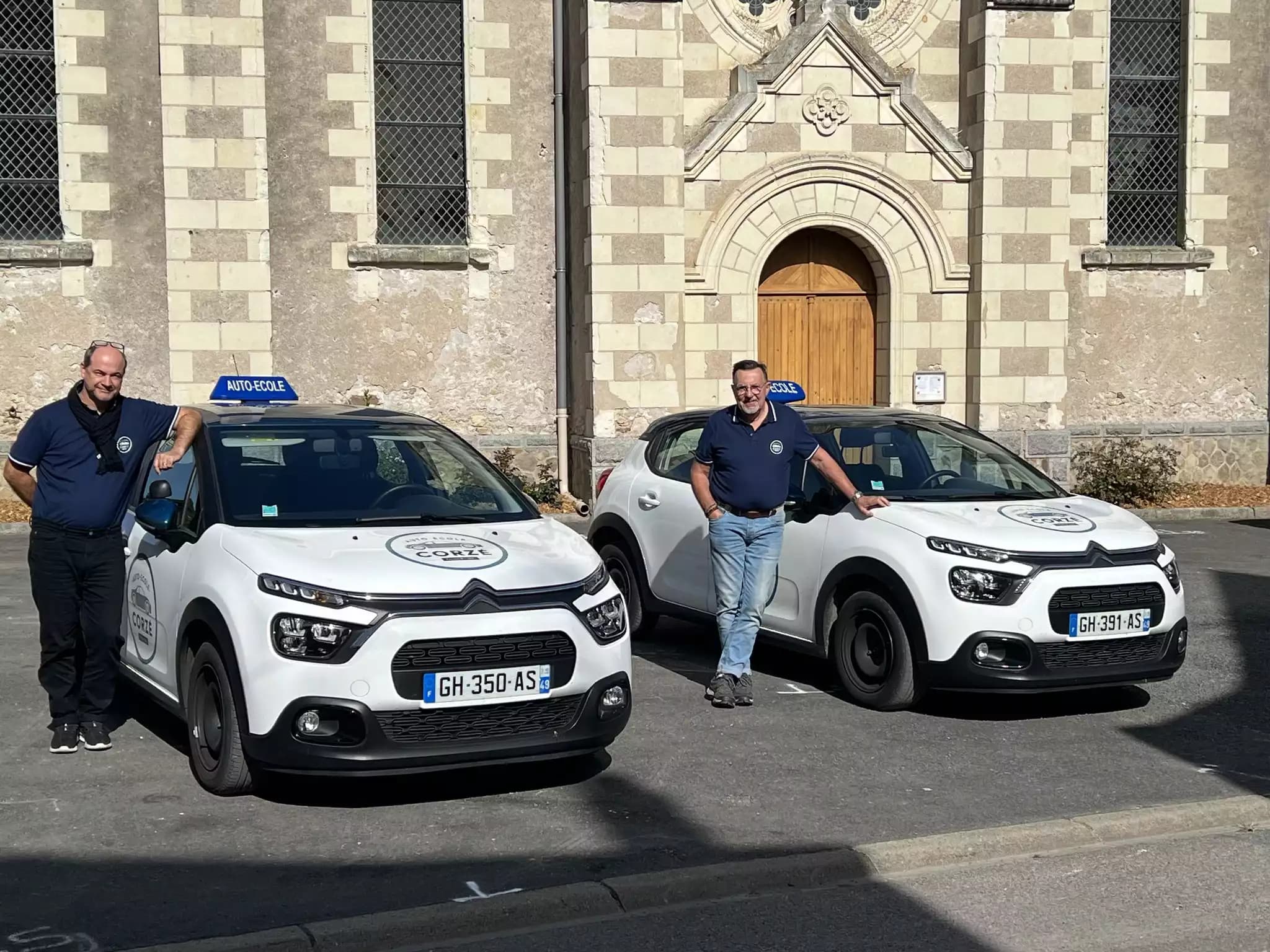 Les locaux de l'Auto-École de Corzé, place de l'Église